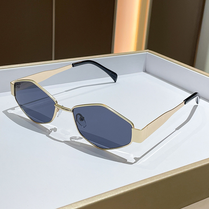 Trendy Round Frame Metal Sungl - مراجعة Street Fashion Glasses وسعره