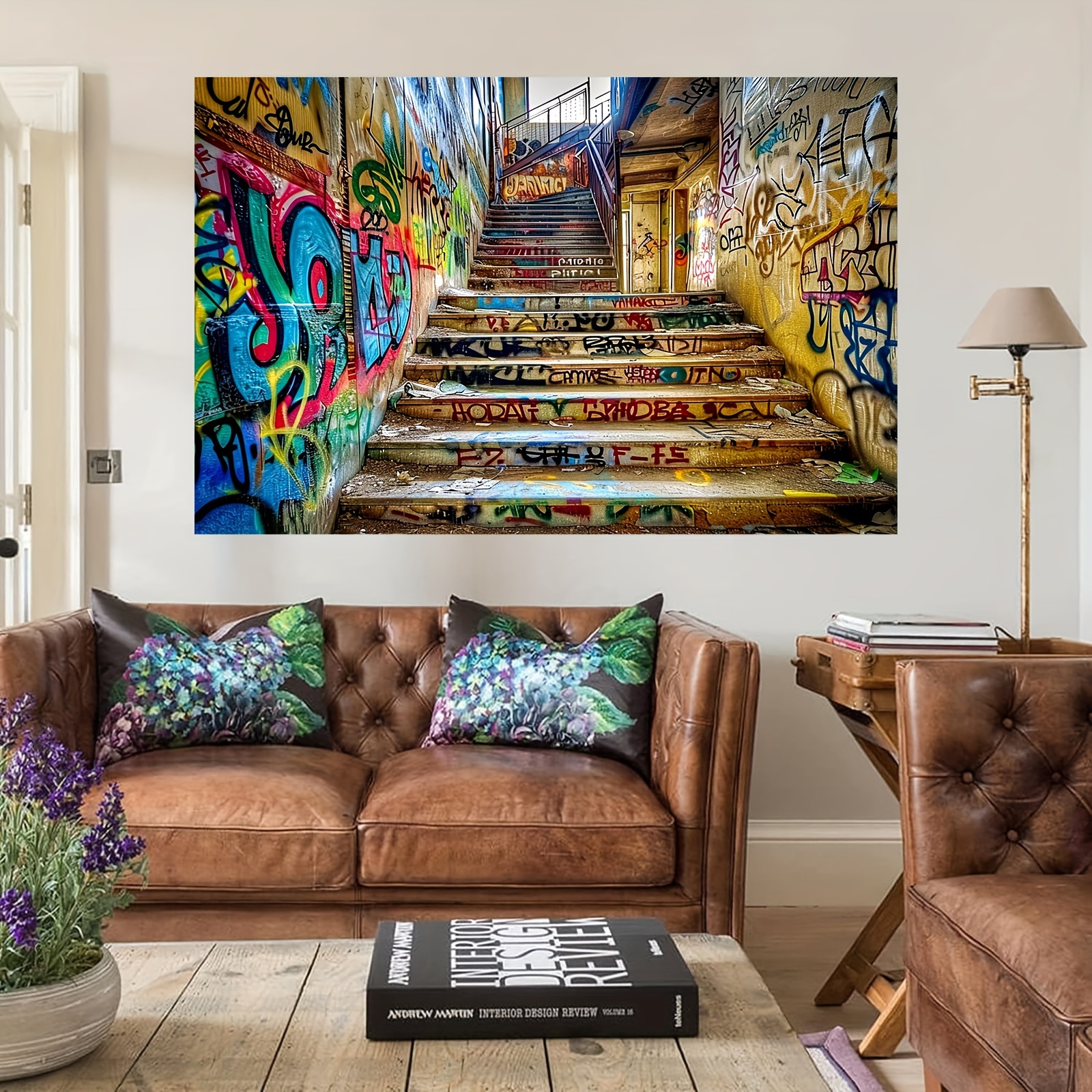Vibrant urban street graffiti  - مراجعة Street Fashion Photo وسعره