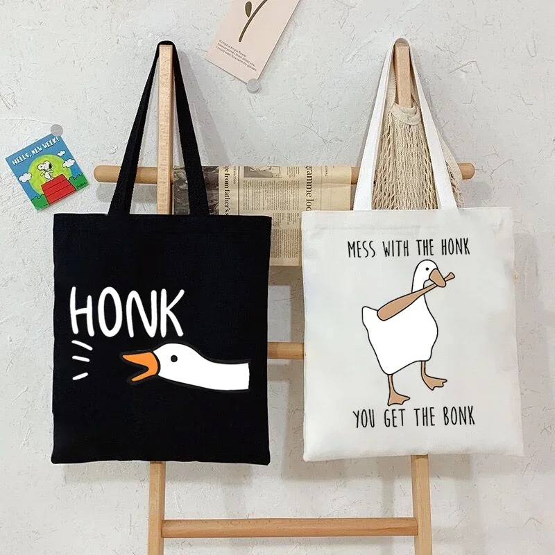 Funny Honk Untitled Goose Game - مراجعة Tote Bag Canvas Print وسعره
