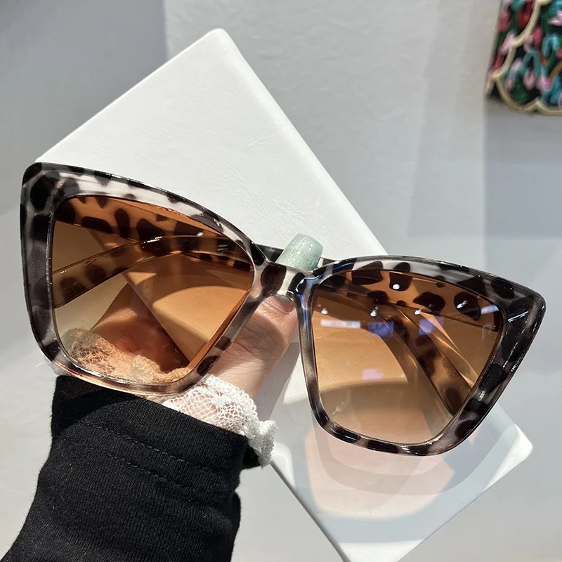 Trendy Cat Eye Sunglasses for  - مراجعة Street Fashion Glasses وسعره